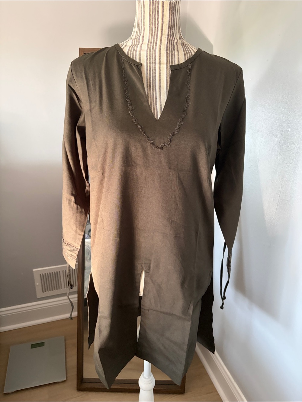 NWT Battle Merchant Women’s Tunic Size M